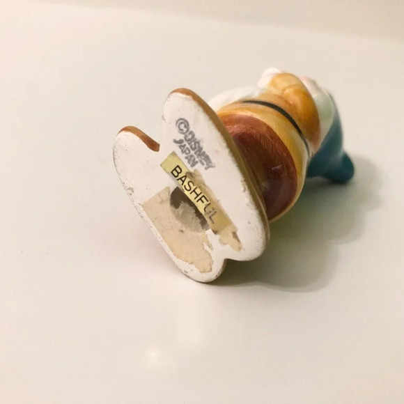 Vintage Bashful Figurine Snow White Dwarfs Disney  Japan 2.5 Inch Tall Figure - Picture 10 of 15